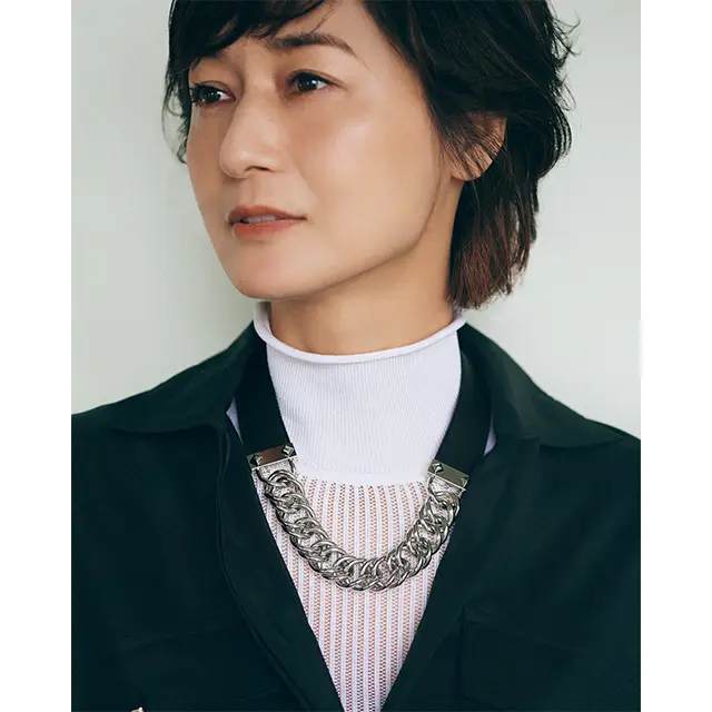 年齢を重ねた今こそ楽しめるパワフルなネックレスを味方に