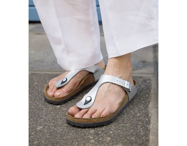 キャロリーヌ（リタイア・パリ）合わせやすいメタリックシルバー