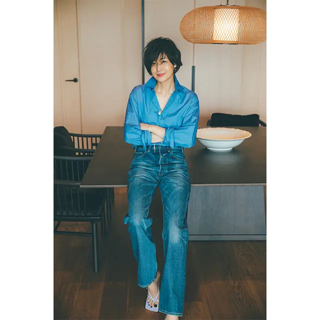 富岡佳子さんのプライベートスタイル　サイズ感や着方を変えるだけで新鮮でモダンなムードに