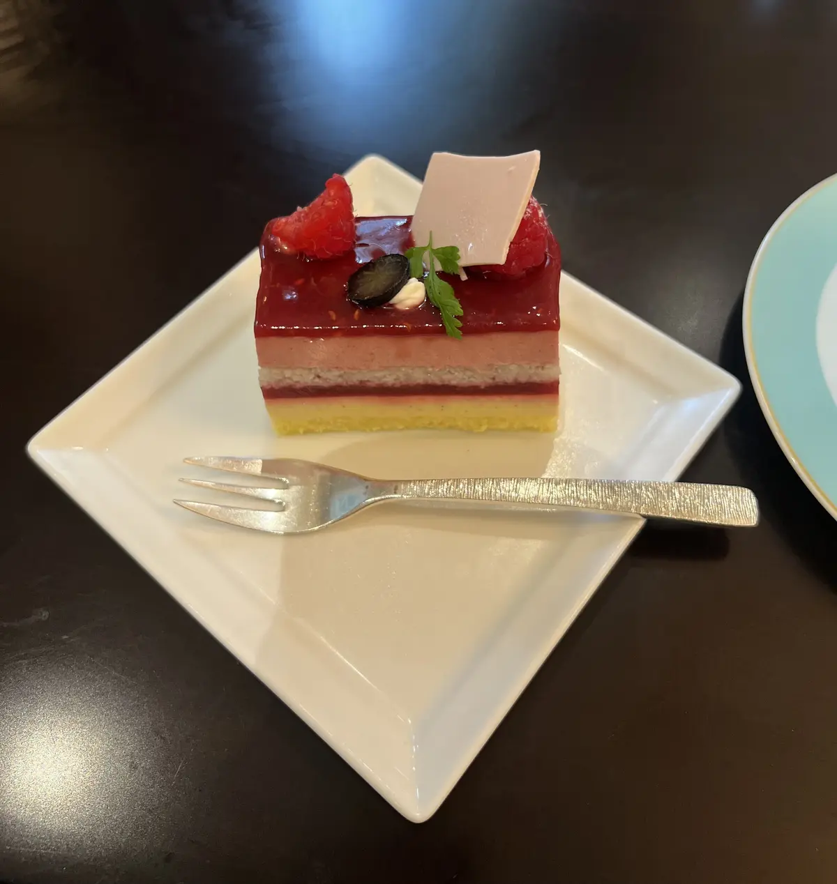 心踊る華やかなワンピースで東京ステーショの画像_10