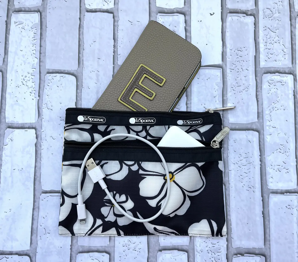 エクラ4月号の付録はéclat× LeSの画像_4