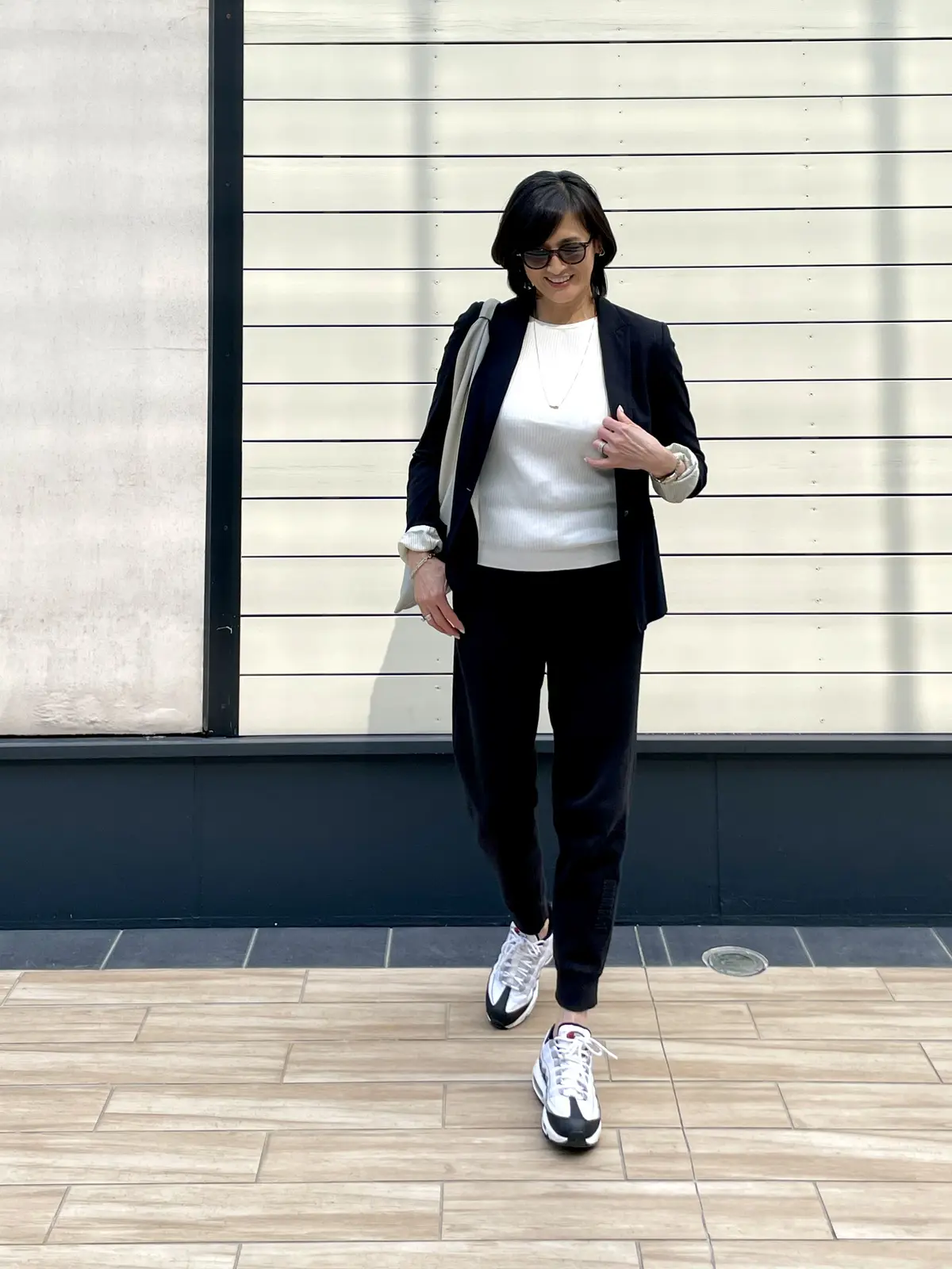 スウェットで春のカジュアルコーデの画像_2