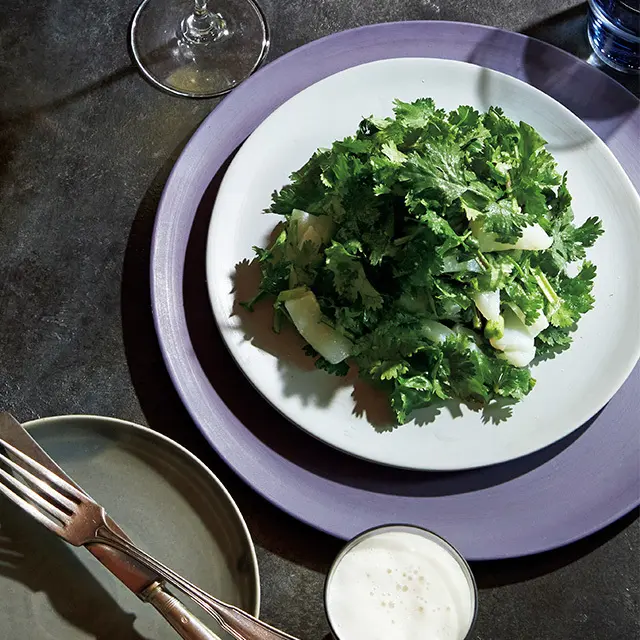 お刺身イカのパクチーサラダ