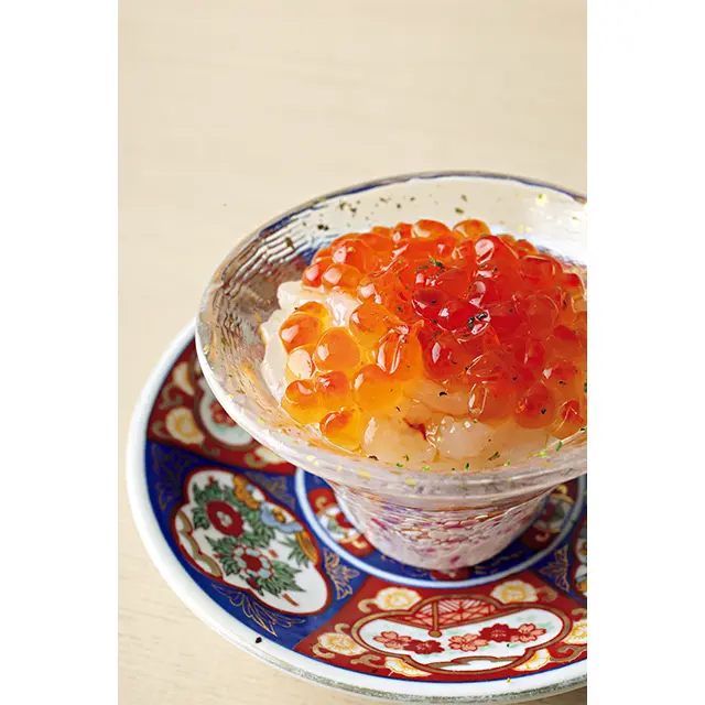 イクラと白海老。煮切りと青柚子の皮で