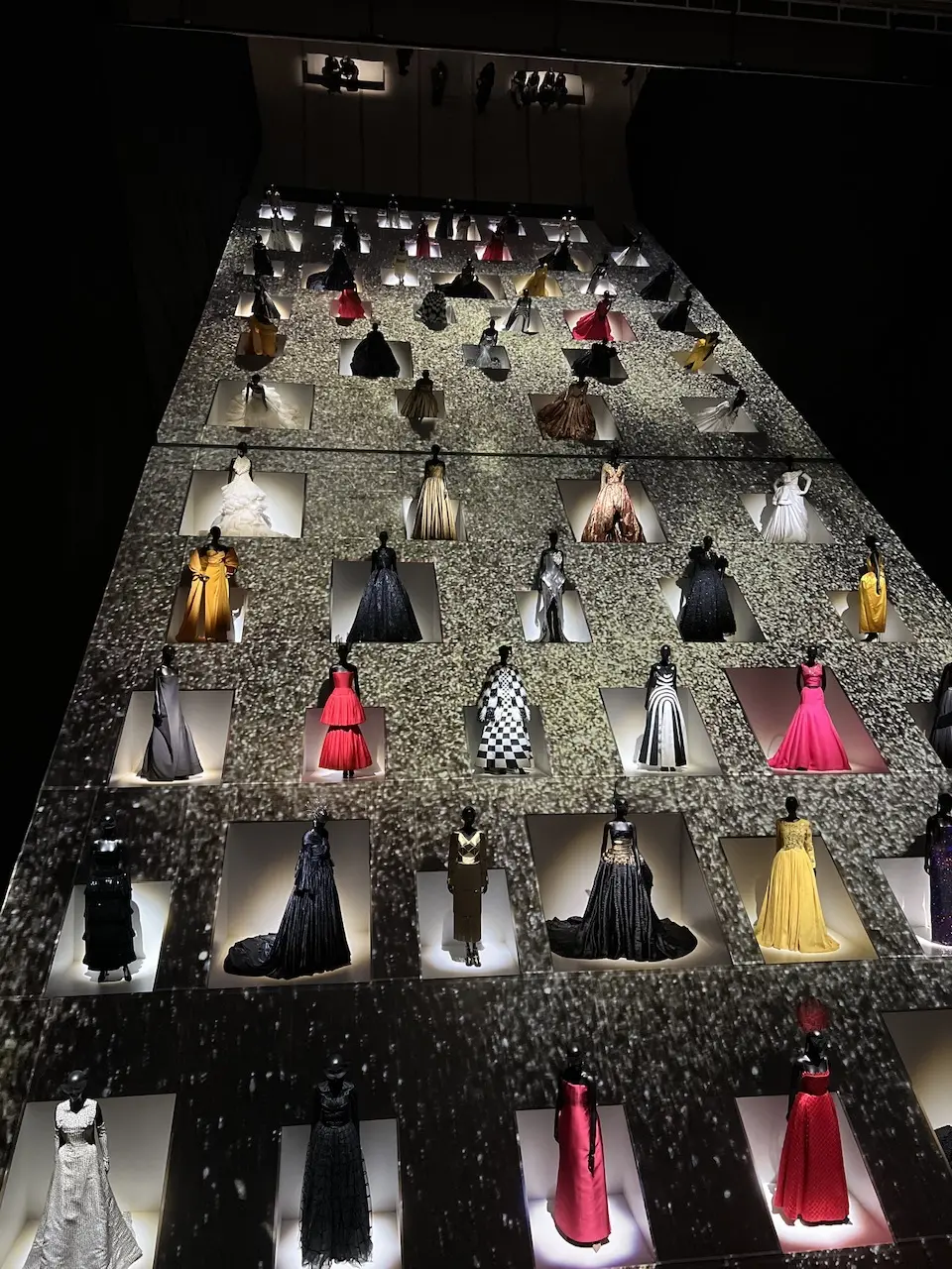 『クリスチャン・ディオール　夢のクチュリの画像_2