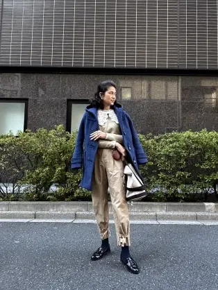 ZARAのベージュパンツでハンサムコーデの画像_1