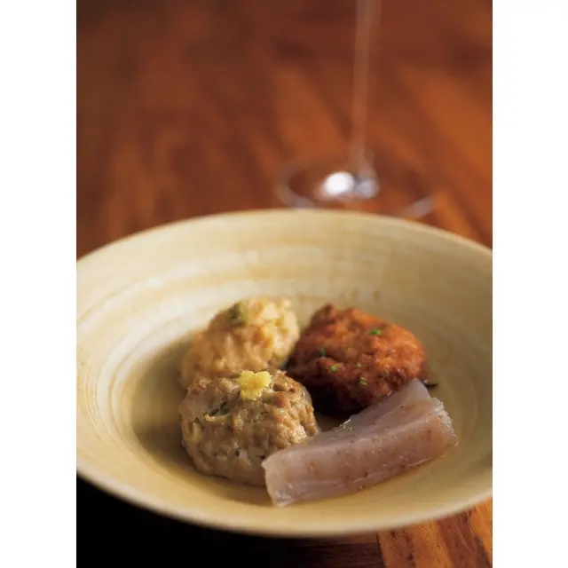 「4種のおでん」（ランチコースから）黒米こんにゃく、自家製がんもどき、鶏の軟骨入りミンチ、いわしのつみれ