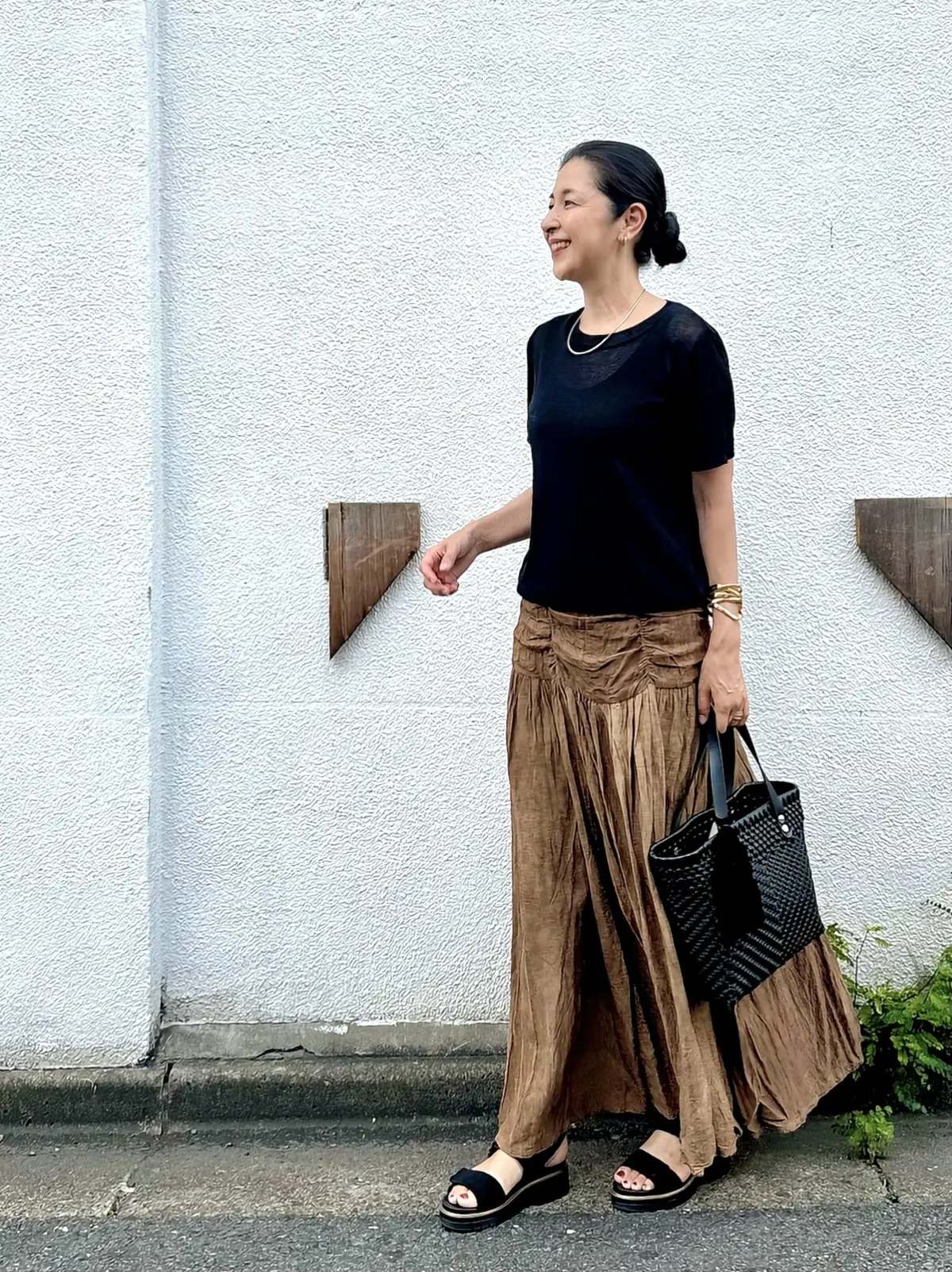 初秋に大活躍！半袖黒ニットの着回しお出かの画像_14