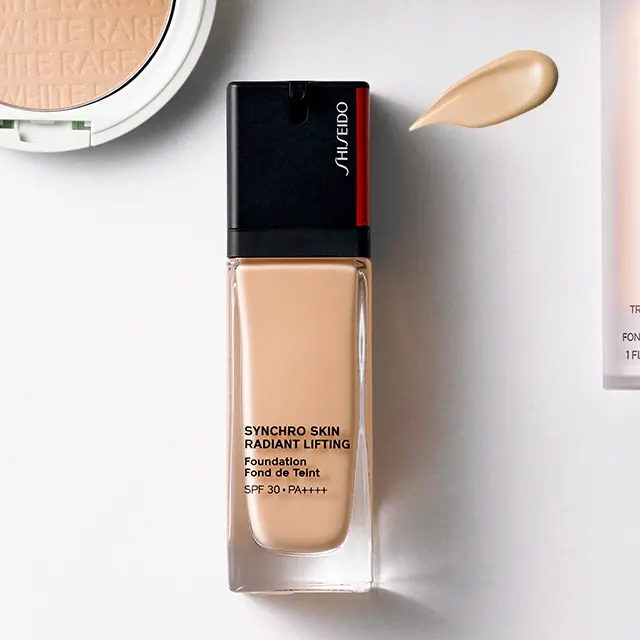 光をコントロールして 毛穴の存在を感じさせない肌に