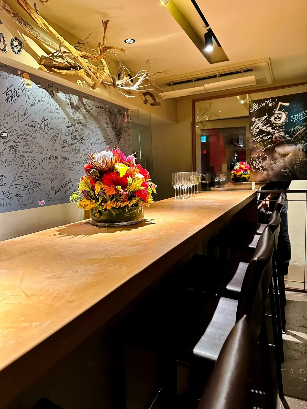 神楽坂にあるレストラン「SECRETO」店内写真　バーコーナー