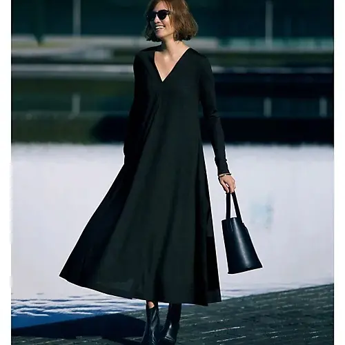 Curensology×eclat Vネックフレアワンピース ￥31,900