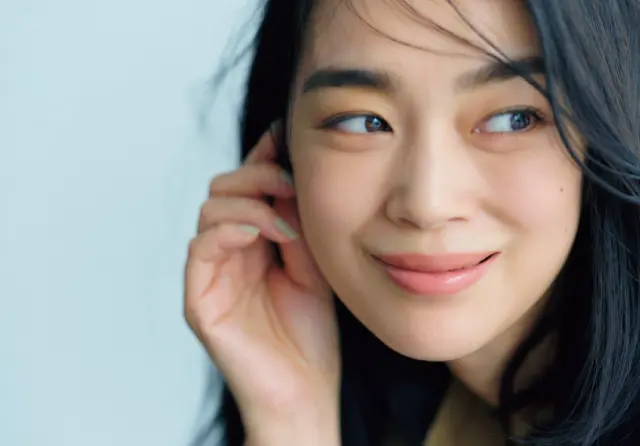 眉頭のラインを四角くとり、毛並みを立ち上げる