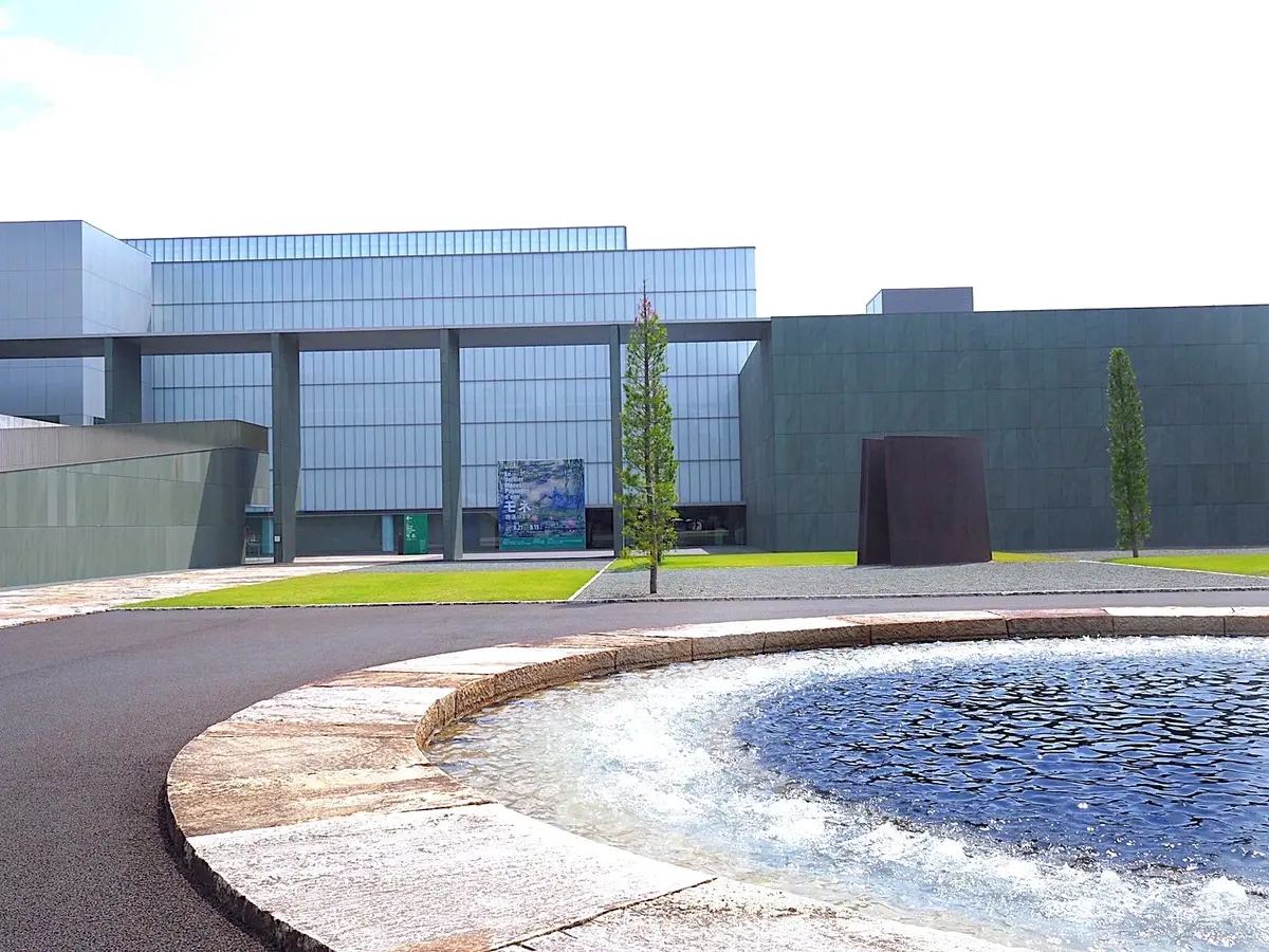 1995年に開館した、豊田市美術館を設計したのは、建築家の谷口吉生です。