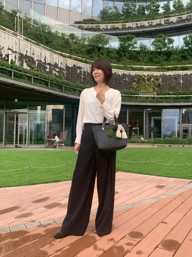 エクラ  eclatmagazine  エクラプレミアム Ebyeclat  優美なセミワイドパンツ  ワイドパンツ 50代ファッション  50代おしゃれ  アラフィーファッション　Jマダムのおしゃれ 骨格ウェーブ