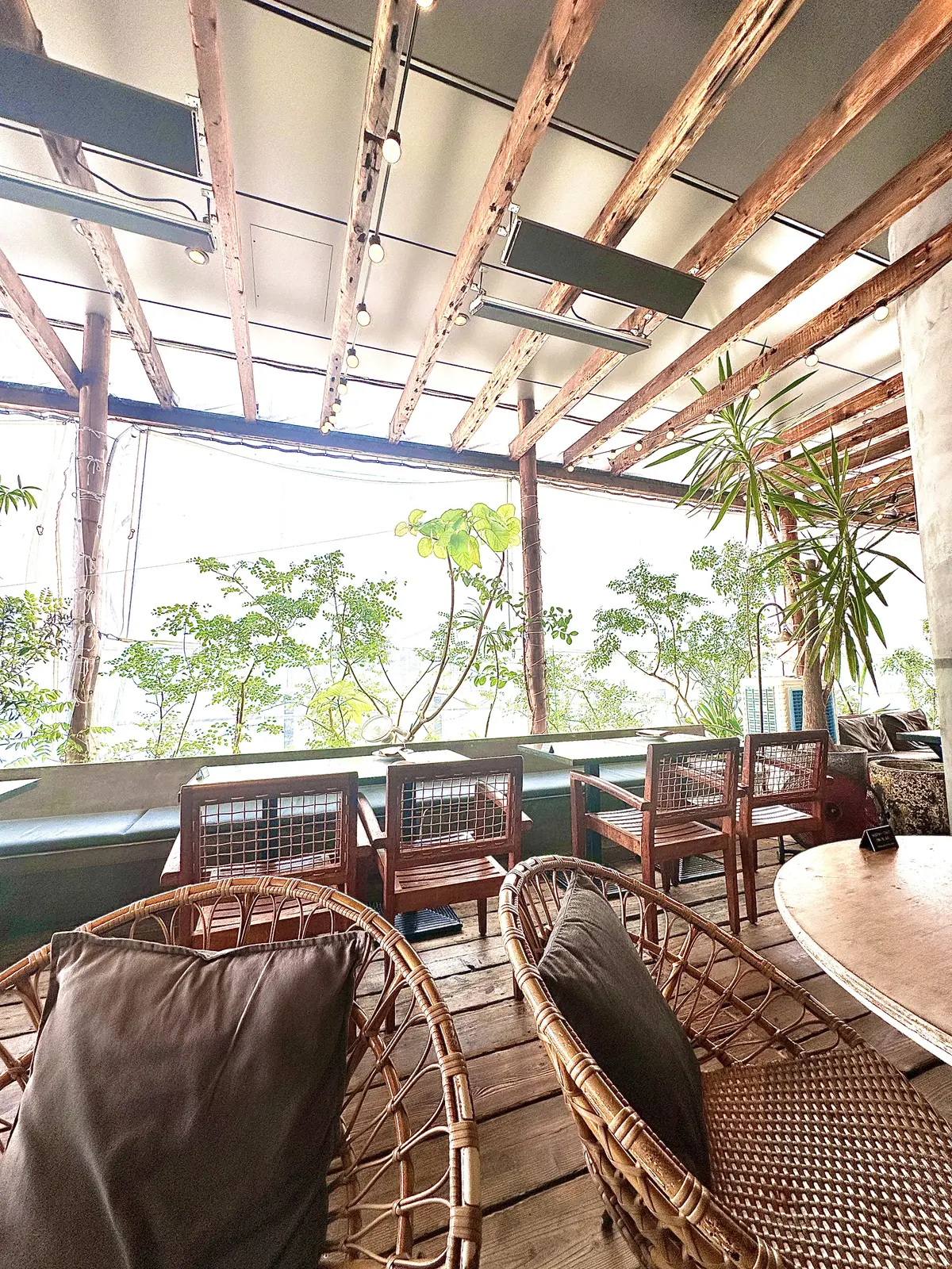 「黒トップス×デニム×カゴバッグ」夏のはの画像_4