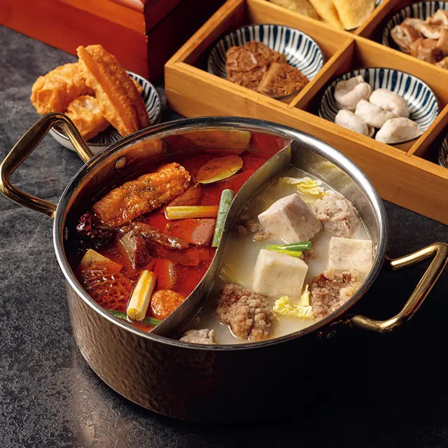 自家製や特注などスープによく合うこだわりの練り物がそ ろう。