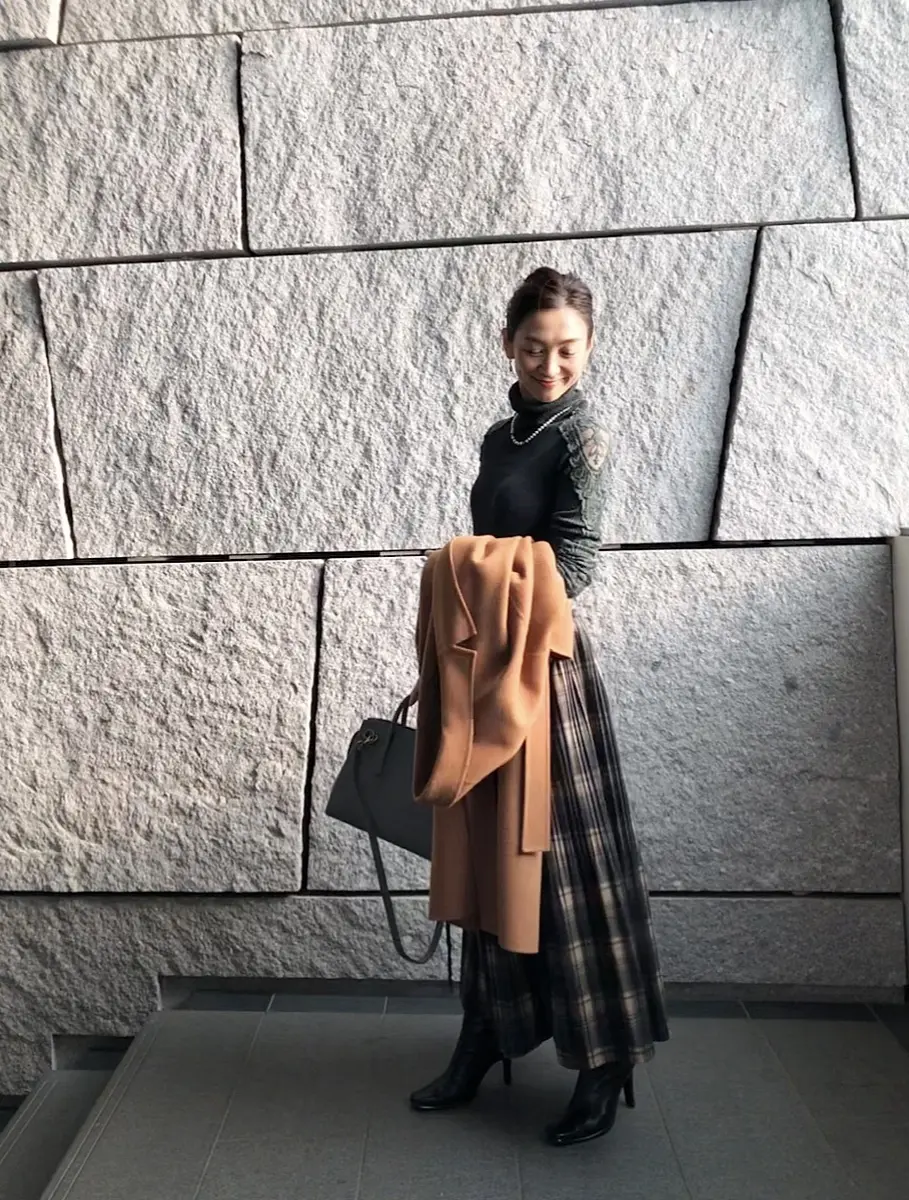 渋めチェックの揺れスカートの画像_4