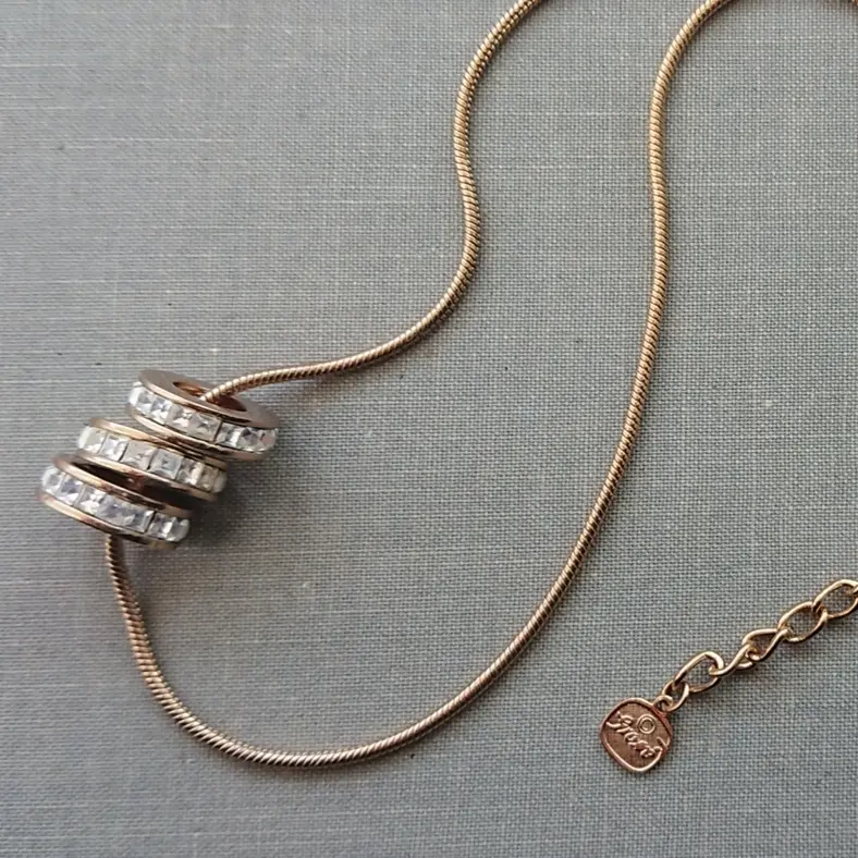 ゴールドネックレス