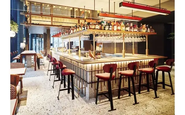 レストラン＆カフェ、バー「LOKAL HOUSE」