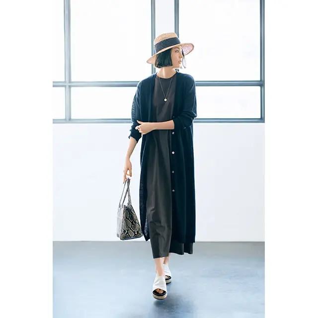 着やせルール　エアリーロングカーデで直線をつくる