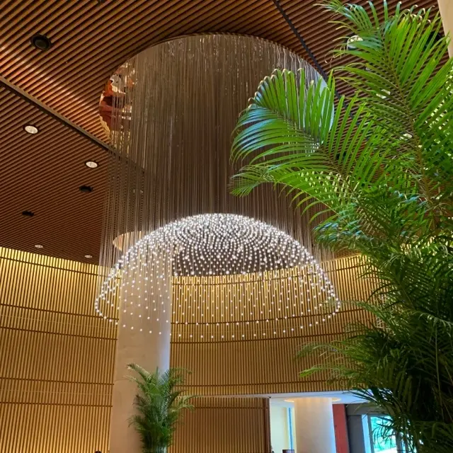 花火や蛍をイメージしたシャンデリア