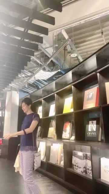 zaraの優美なブルートップスの画像_1