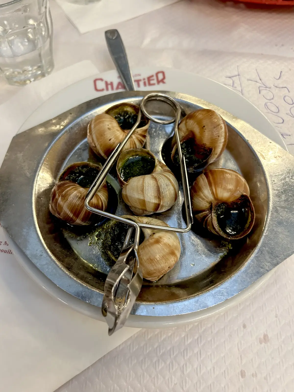 パリ　食べ物　エスカルゴ「Bouillon Chartier （ブイヨン・シャルティエ）予約