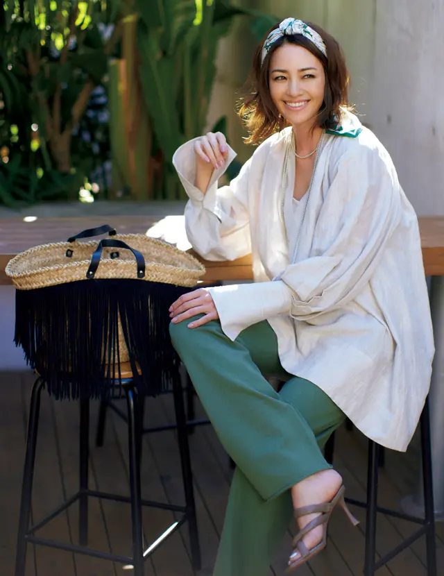 オーラリーのグリーンのパンツのRINA