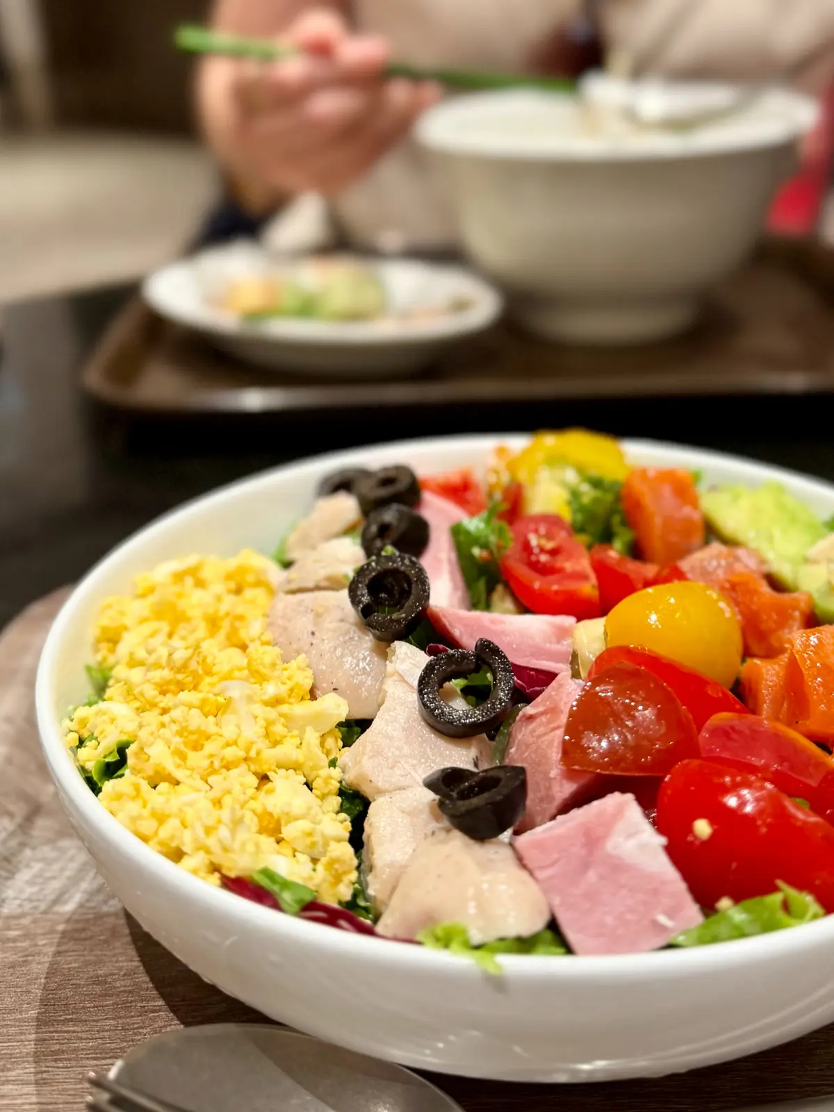 東京ミッドタウン日比谷　フードホール　ミスターファーマー　コブサラダ