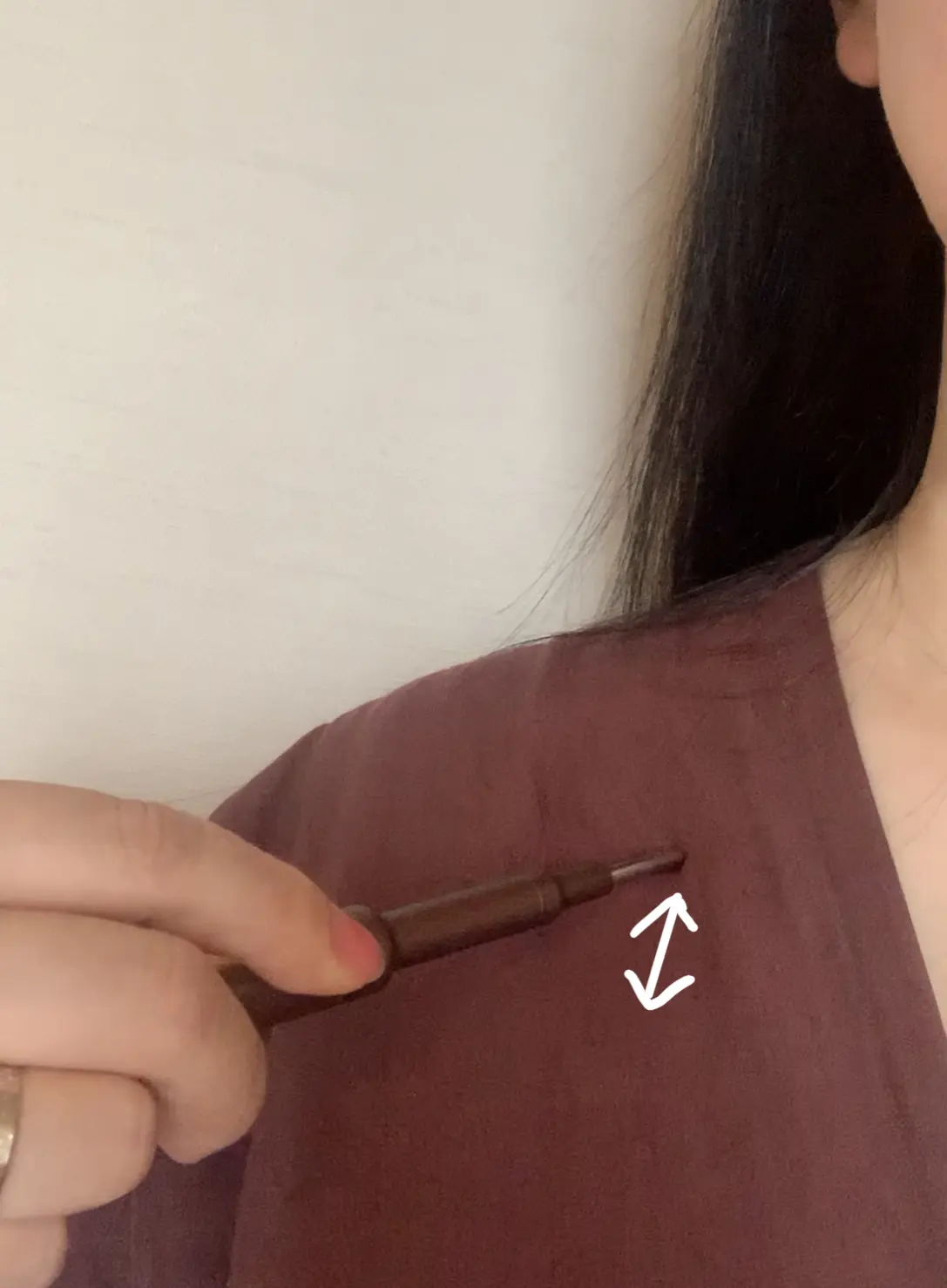 鎖骨下をフェイスポインターで押す