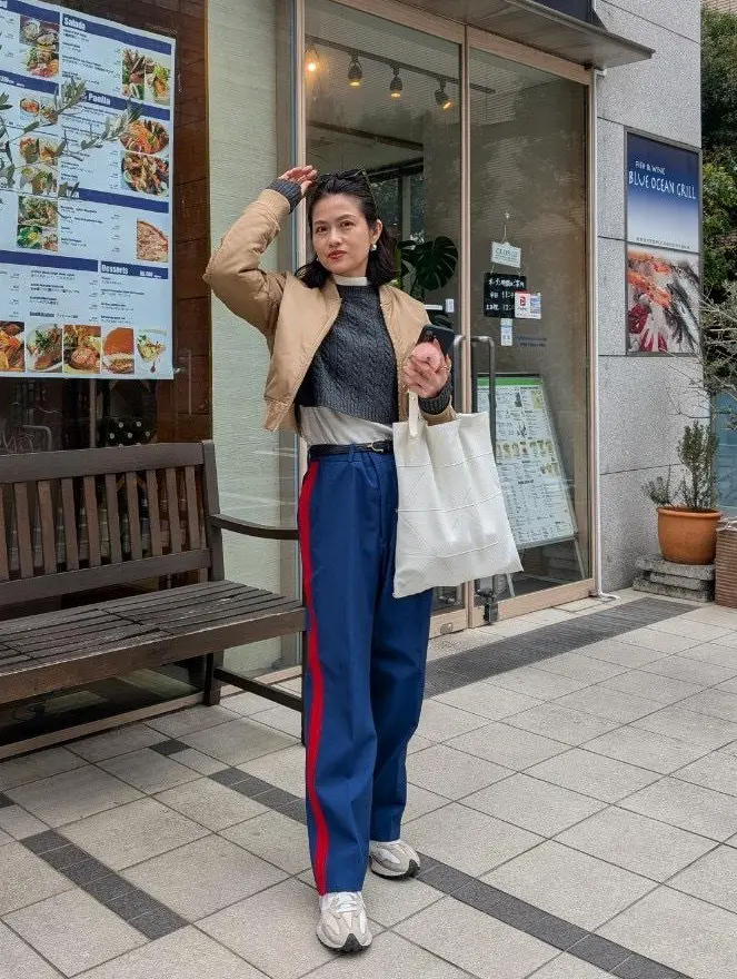 大人カジュアル　トラックパンツ　スニーカー　スポーティスタイル