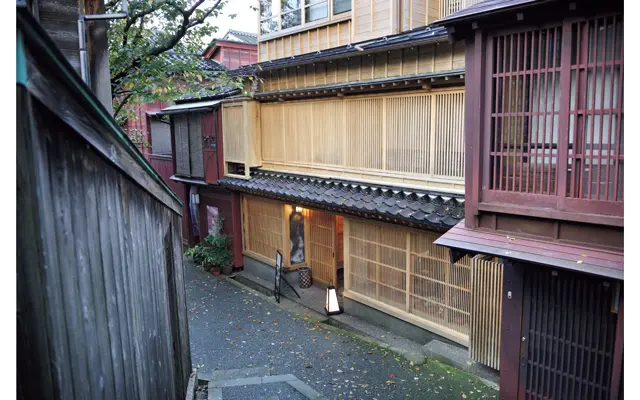 旦那衆がこの坂を下りて花街へ