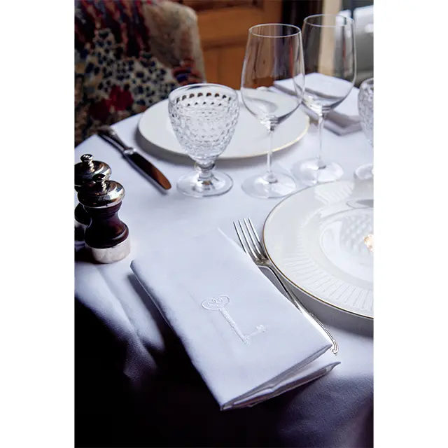 ナプキンの刺繡など、ひとつひとつのディテールにセン スのよさがある