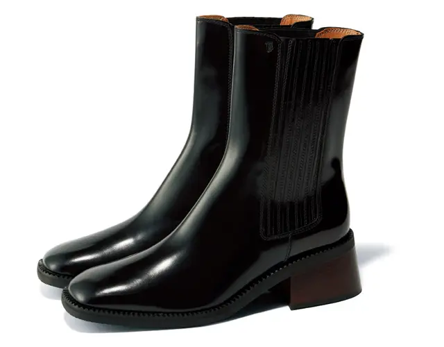 【Tod's（トッズ）】フレアな太ヒールで安定感抜群。きれいめに履けるサイドゴア