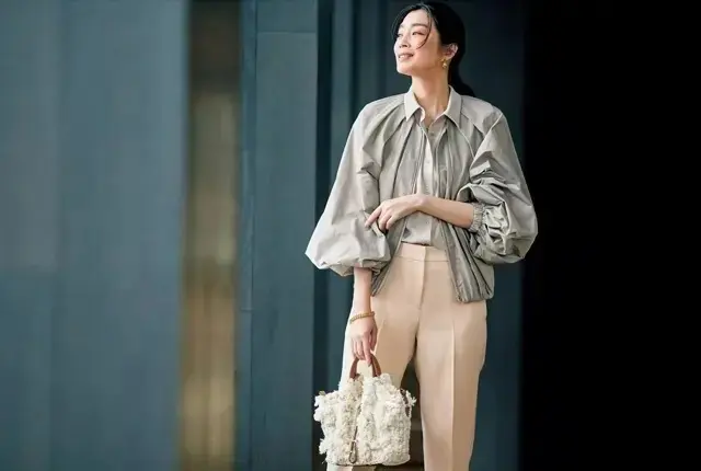 エレガントな着こなし「ツヤ素材」