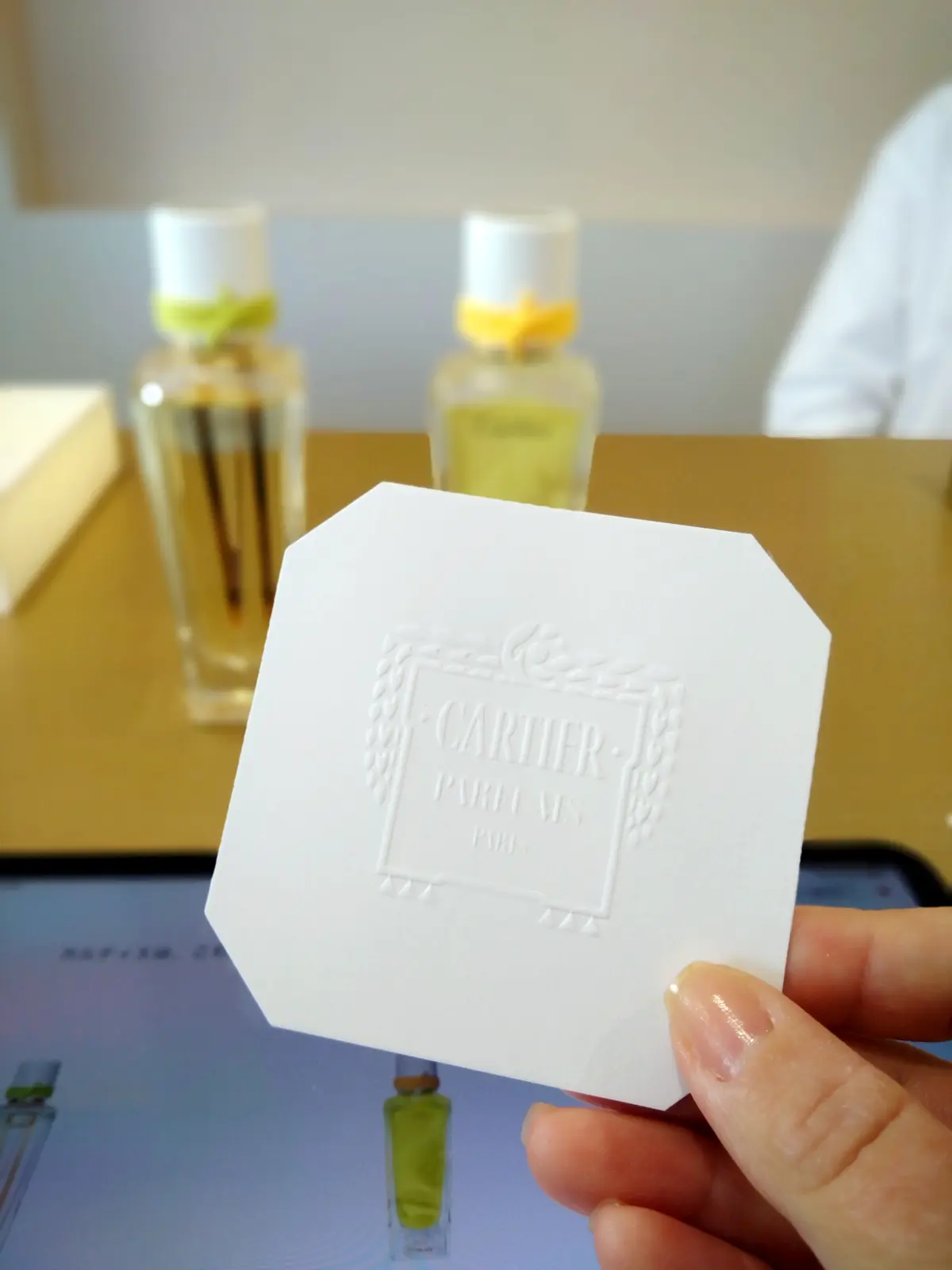 「カルティエフレグランスポップアップ」表参道、フレグランスバー