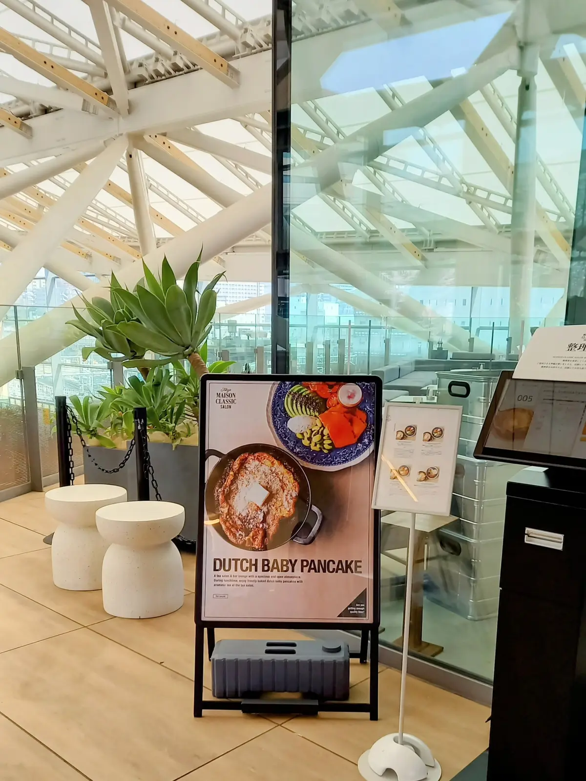 紺ブレコーデで話題の「高輪ゲートウェイシの画像_2