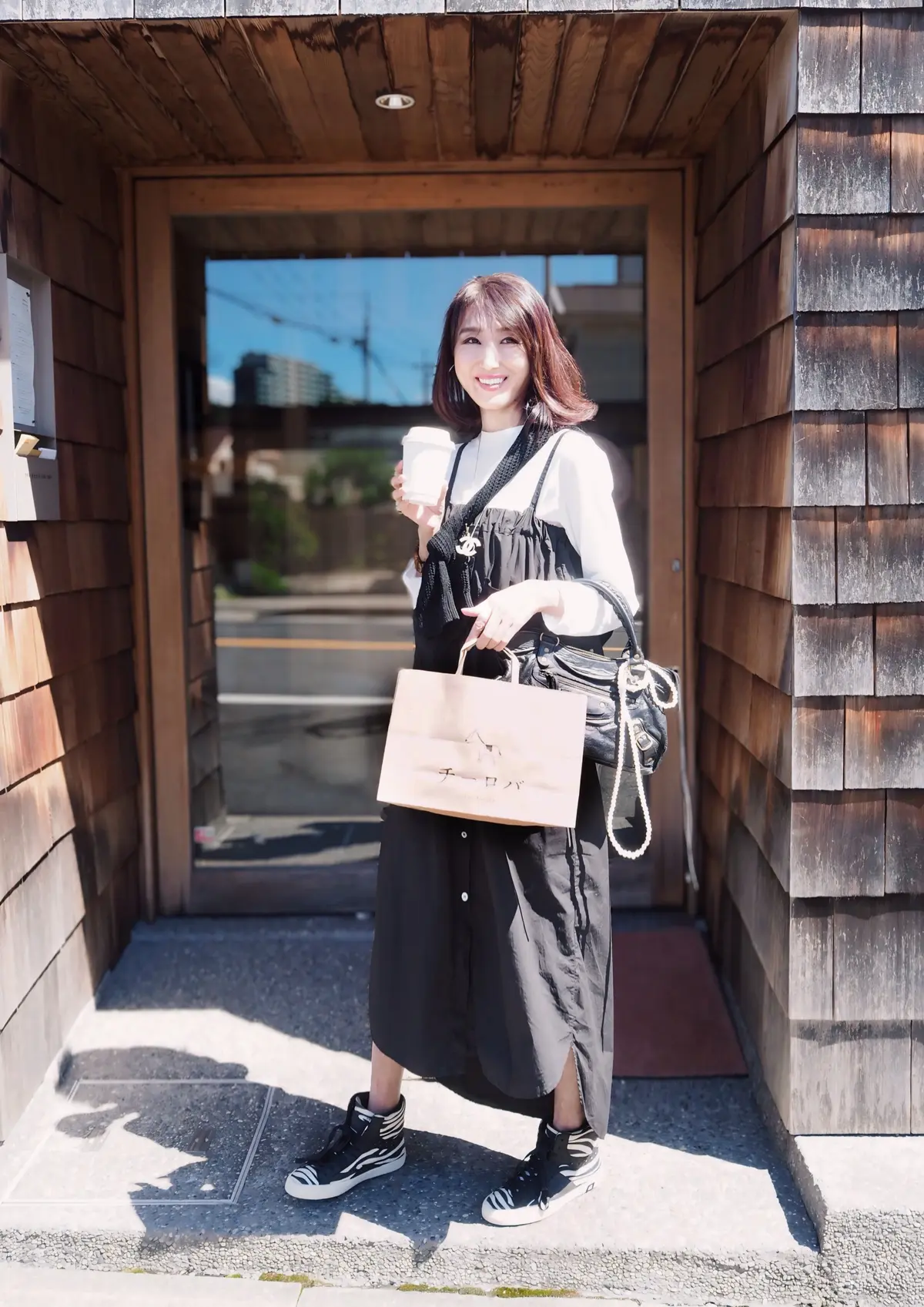 ホワイト×ブラックの晩夏コーデでCoffの画像_13