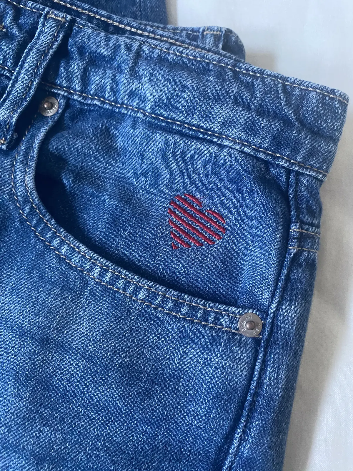 デニムを新調しました　刺繍でカスタマイズの画像_1