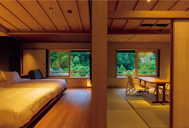 23年にリニューアルした本館の4室のうちのひとつ「蘇芳」。