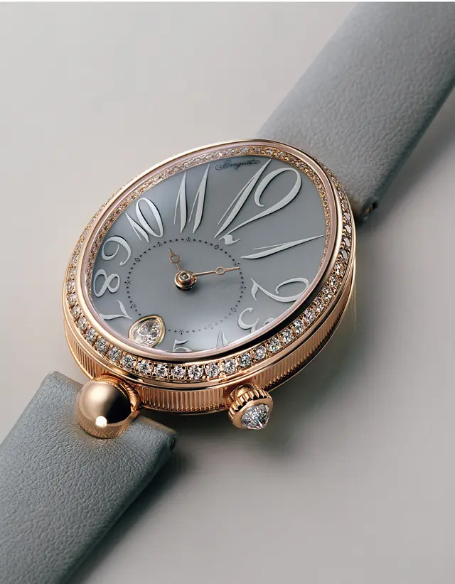 ナポリ王妃の気品あふれる姿を映して。 伝統のエナメル技法を施したジュエリーウォッチ