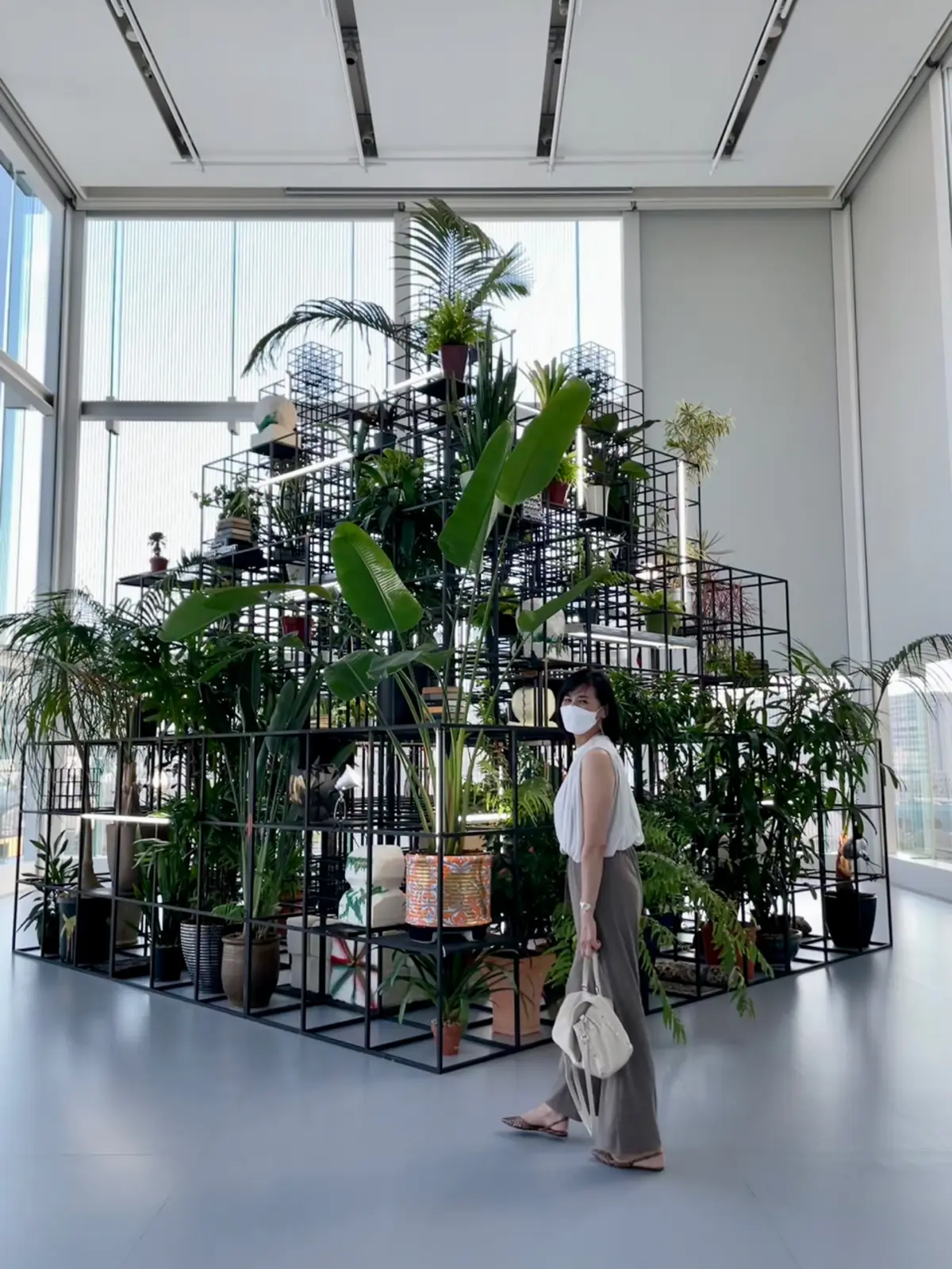 涼しげな透け感トップス×UVカットパンツの画像_1