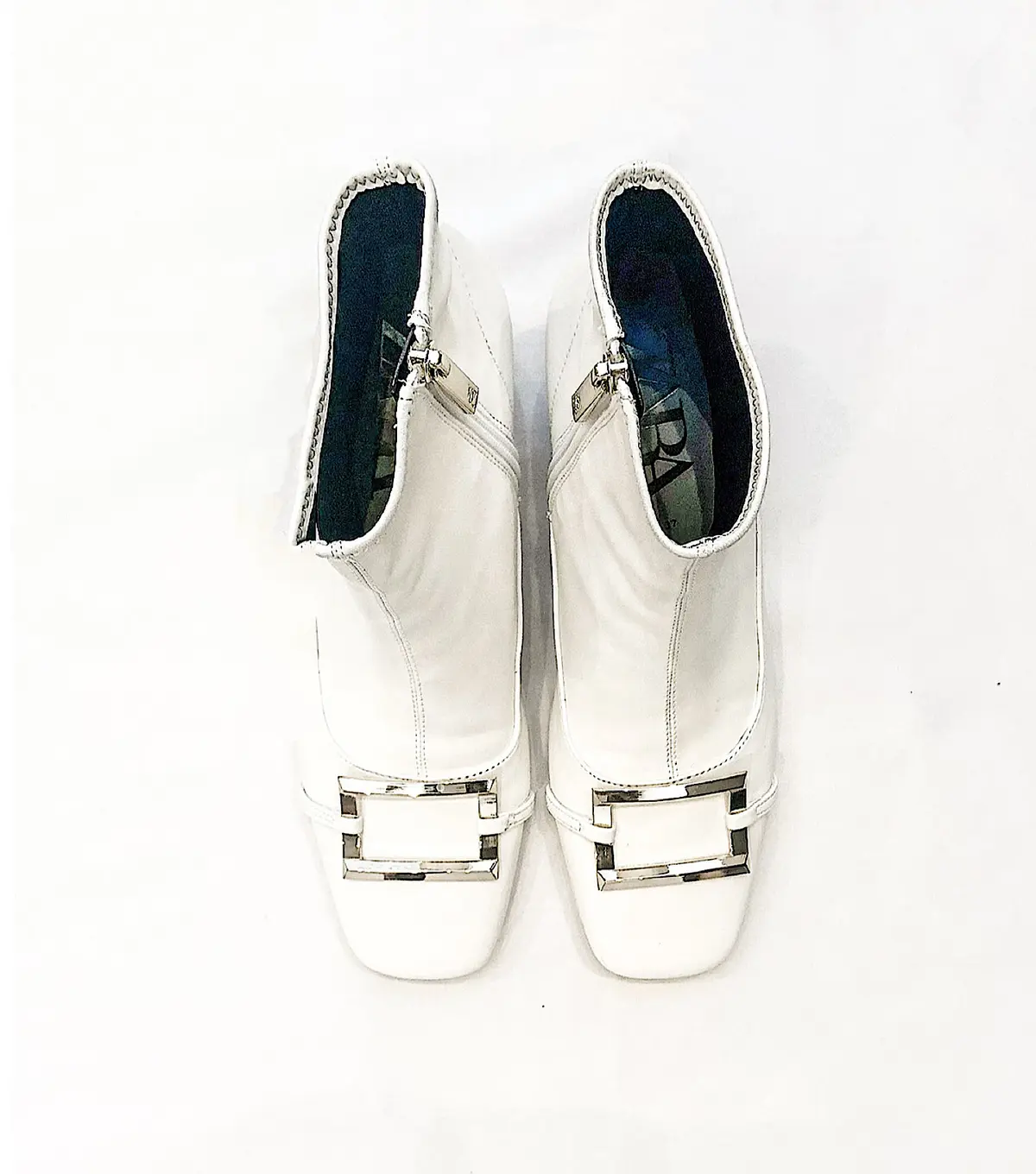 ZARAの白ブーツが主役の画像_3