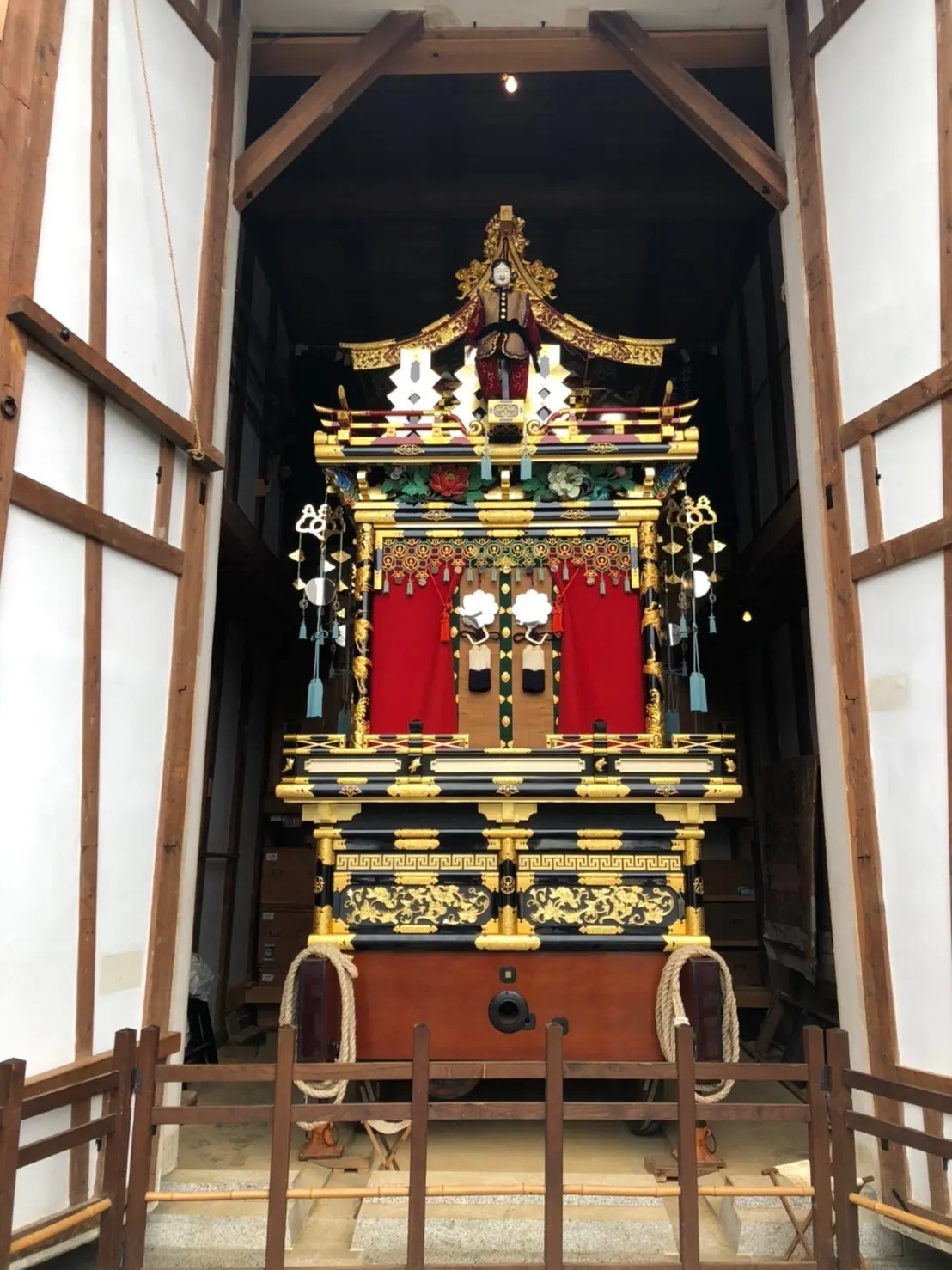 雨模様の春の高山祭の画像_8