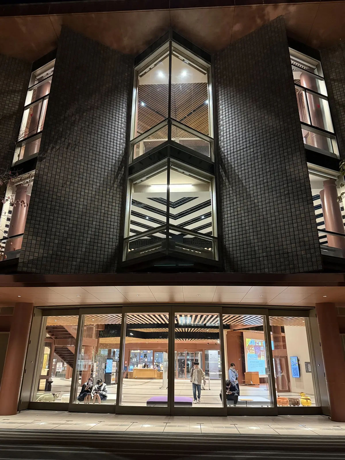 石川県　金沢市　金沢観光　石川県立図書館　図書館　金沢観光　金沢観光スポット　観光スポット　金沢神社　建築美　金澤神社　金沢神社　石浦神社　神社巡り　白蛇龍神　白蛇　金沢観光スポット　