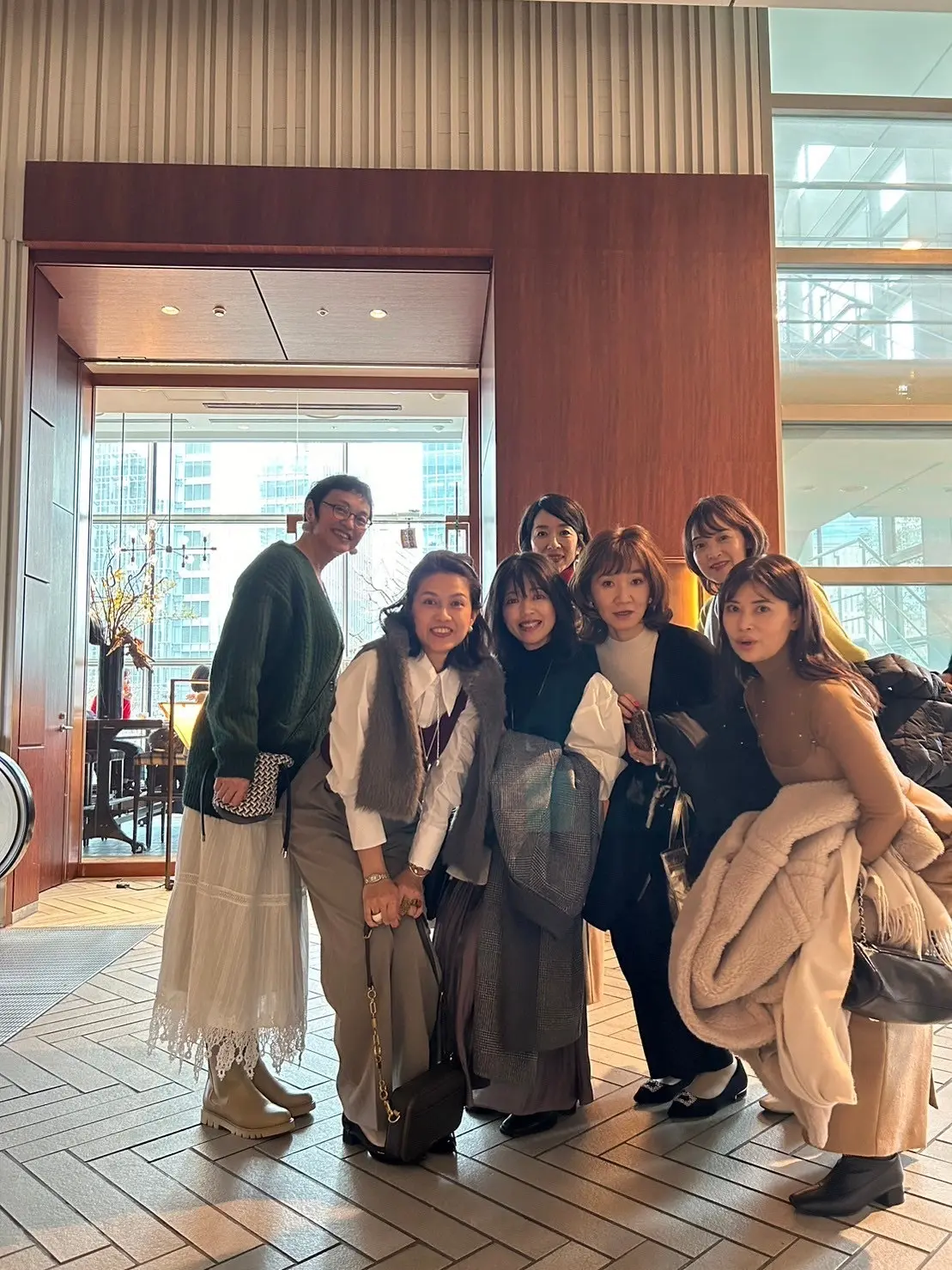 ランチ会終了後、お店の前で写真撮影