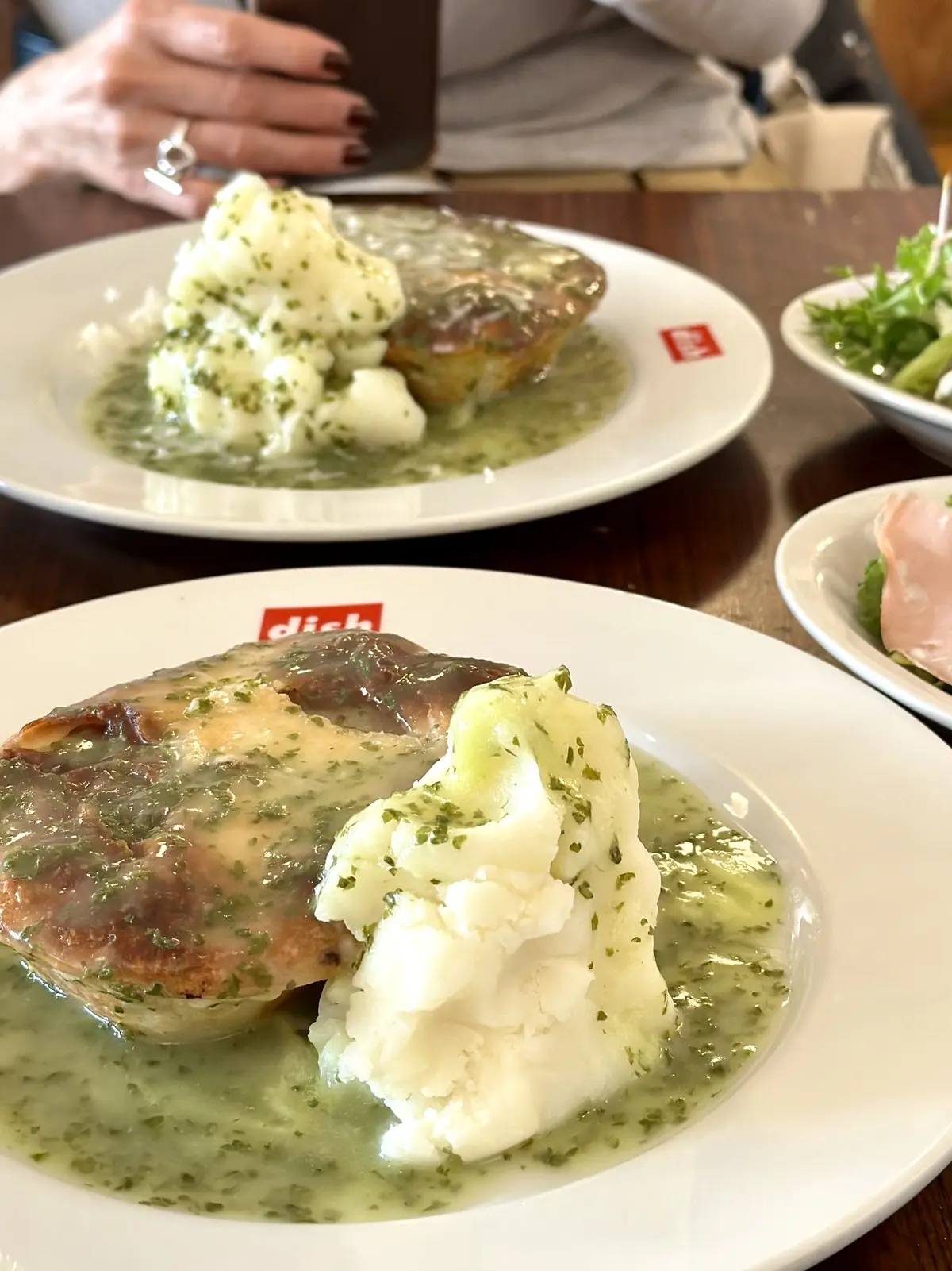 代々木上原dish-tokyogastronomycafe　ミートパイ