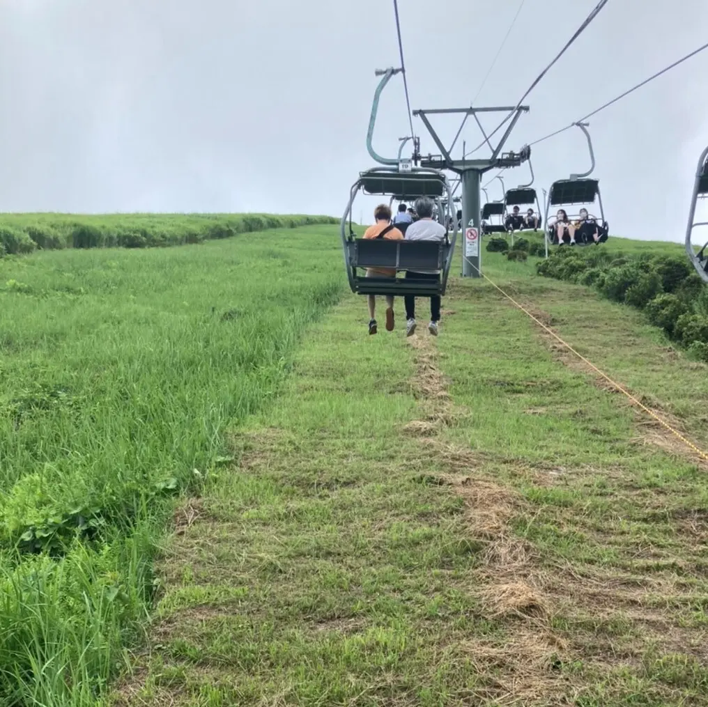 リフトで登ります