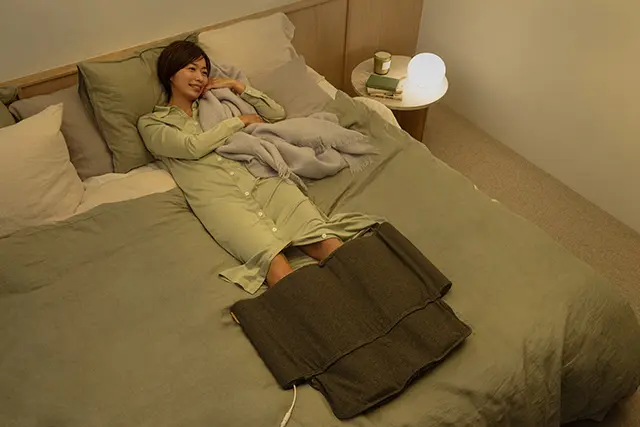 木原さんが気に入ったのは、ひざ下専用のコンパクトなエアーマッサージャー『ねるまえほっとリフレ』