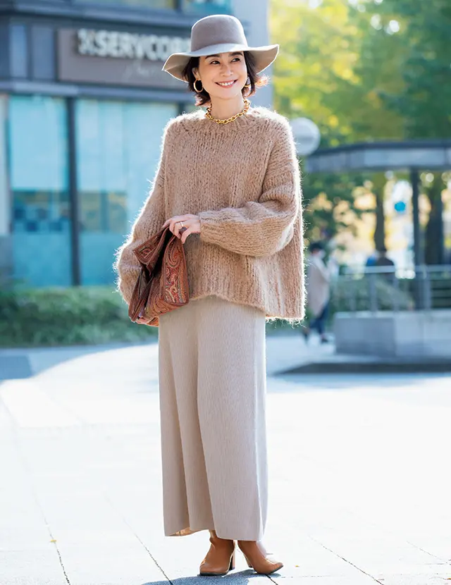 ウィムガゼットのニットとニットスカートの綾子さん